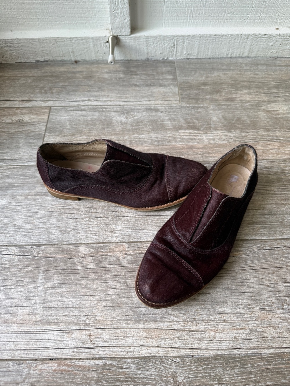 All Black | Calf Hair Oxford | Burgundy
Size 39/ USA 8.5